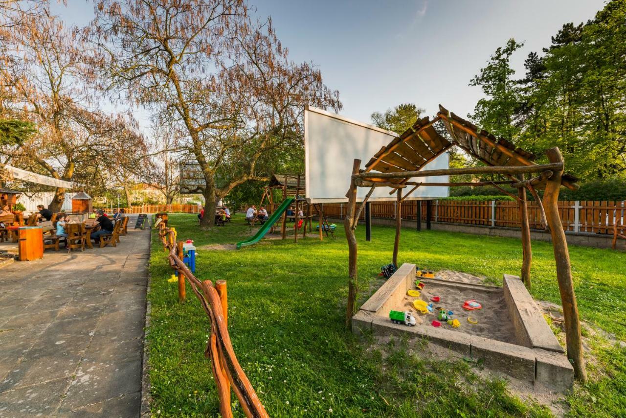 Penzion Piranha Мельник Экстерьер фото